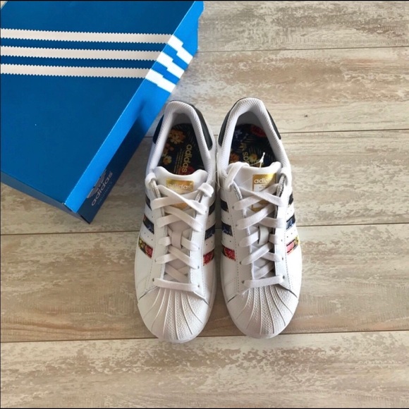 NWT Adidas Superstar Originals Women’s Shoes - Picture 3 of 8